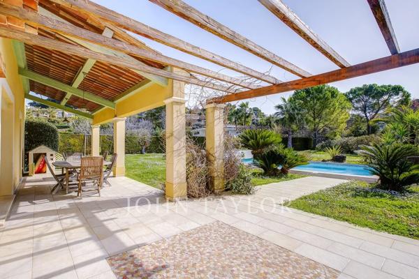 Retour à la vente - Villa familiale dans un quartier résidentiel prisé de Mougins