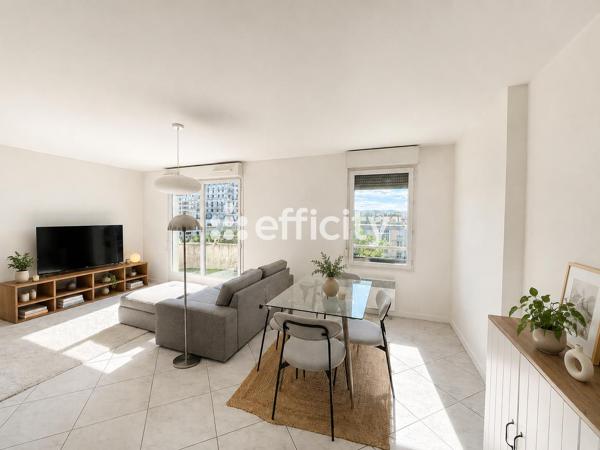 Appartement
         2 pièces
        - 44 m² 225 000 € *