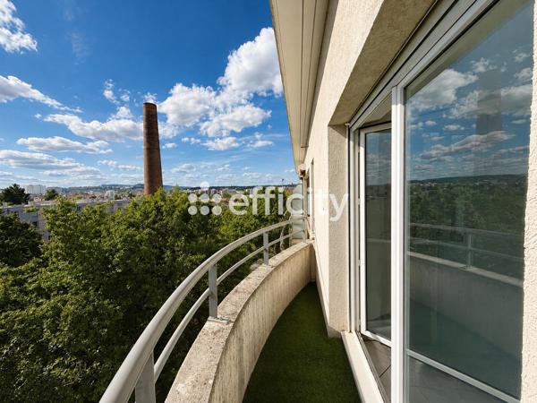 Appartement
         2 pièces
        - 44 m² 225 000 € *