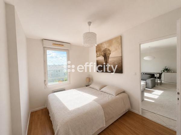 Appartement
         2 pièces
        - 44 m² 225 000 € *