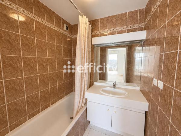Appartement
         2 pièces
        - 44 m² 225 000 € *