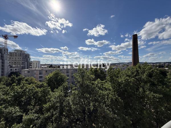 Appartement
         2 pièces
        - 44 m² 225 000 € *