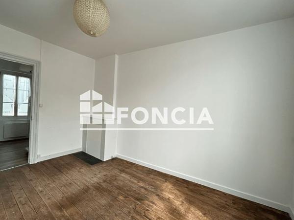 Location Appartement 2 pièces 35 m² - 9 RUE PASTEUR Rochefort 17300