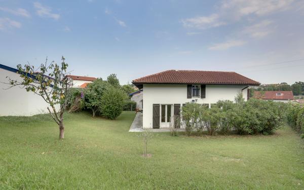 Maison à vendre    6 pièces • 160 m2 Saint-Jean-de-Luz