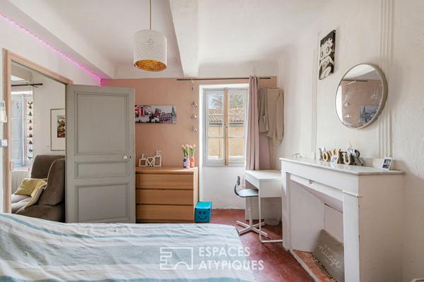 Maison de village de 170m2 – 179 m² de terrain avec cour, piscine et local commercial