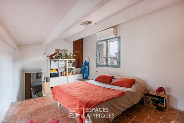 Maison de village de 170m2 – 179 m² de terrain avec cour, piscine et local commercial