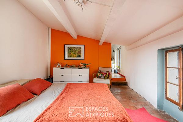 Maison de village de 170m2 – 179 m² de terrain avec cour, piscine et local commercial