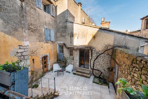 Maison de village de 170m2 – 179 m² de terrain avec cour, piscine et local commercial