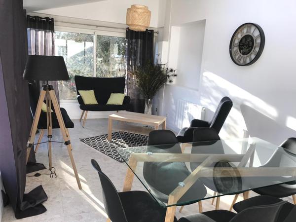 APPARTEMENT AVEC TERRASSE A DEUX PAS DE LA MER ET COMMERCES !