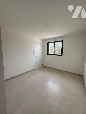 Idéalement située à deux pas de tous les commerces de la Gacilly, découvrez cette maison neuve ...