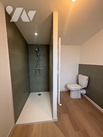 Idéalement située à deux pas de tous les commerces de la Gacilly, découvrez cette maison neuve ...