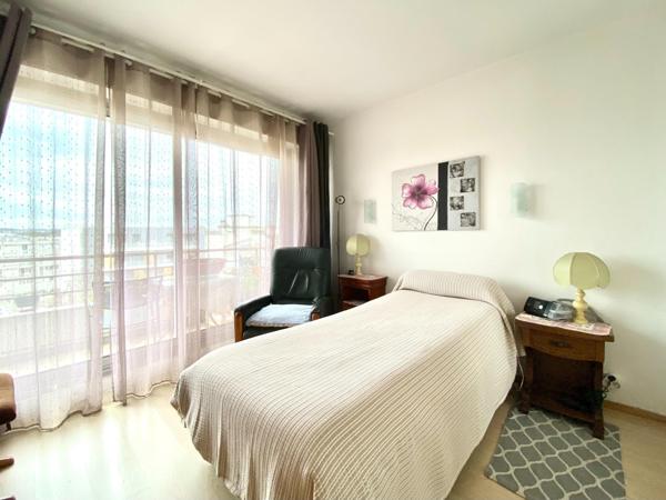 Appartement 3 pièces avec un balcon, une place de parking et une cave