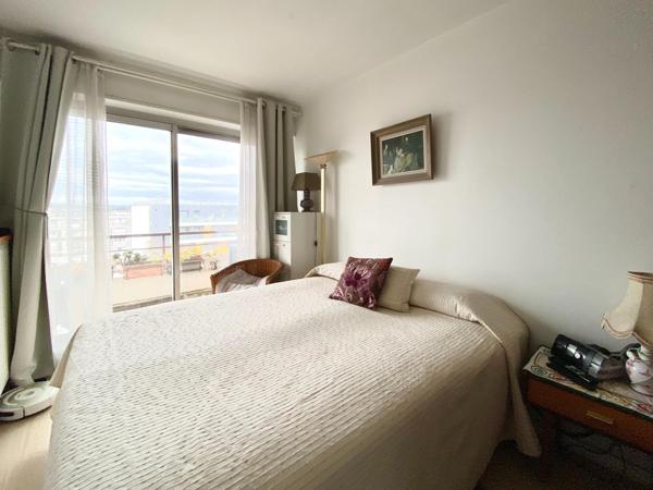 Appartement 3 pièces avec un balcon, une place de parking et une cave