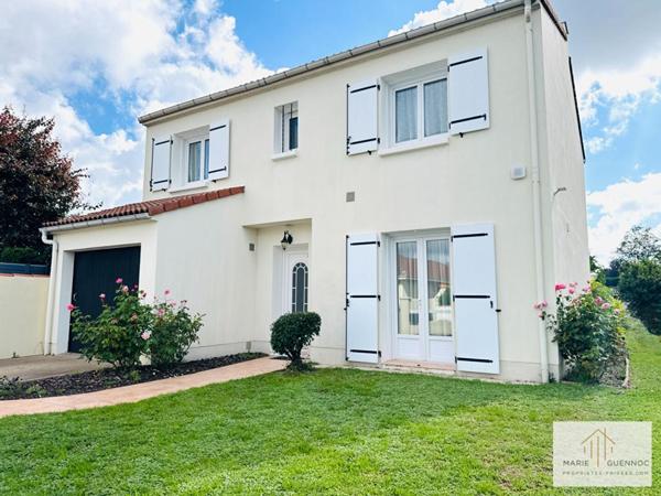 Maison familiale de 6 pièces tout à pied avec garage et atelier