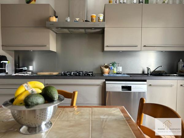 Maison familiale de 6 pièces tout à pied avec garage et atelier