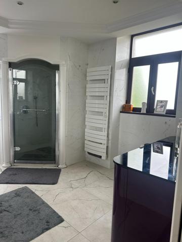 Superbe maison en granit de 195 m² avec terrain de 1 000 m² – Hédé-Bazouges