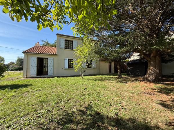 Maison familiale 109m2, 3 chambres, garage et dépendances - L'Agence Locale