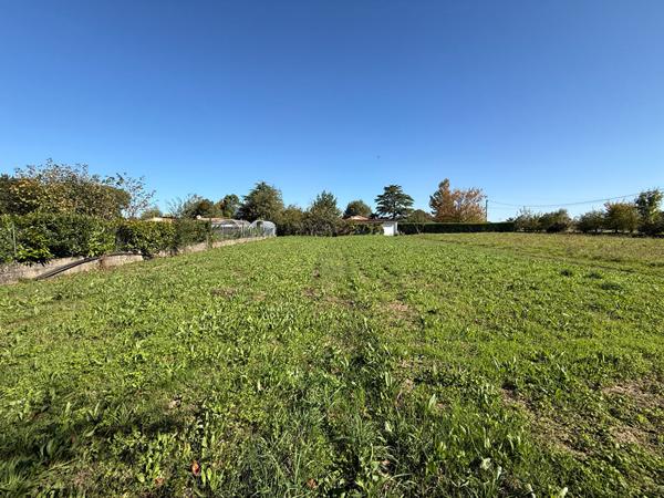 Maison familiale 109m2, 3 chambres, garage et dépendances - L'Agence Locale