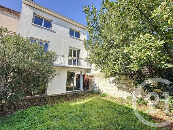 Maison à vendre  10 pièces - 240 m 2   ANGOULEME  - 16