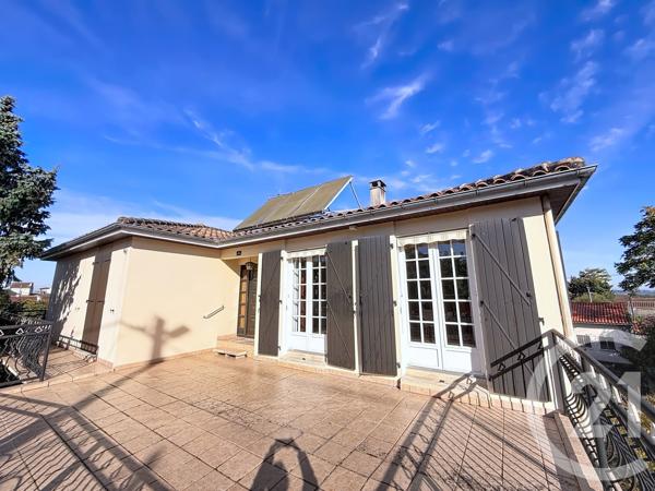 Maison à vendre  10 pièces - 240 m 2   ANGOULEME  - 16