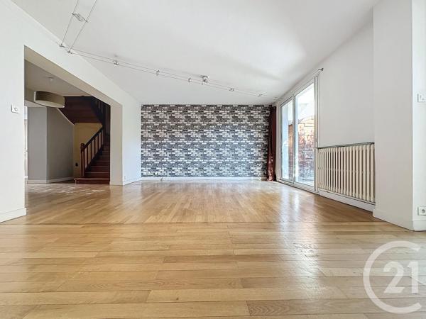 Maison à vendre  10 pièces - 240 m 2   ANGOULEME  - 16