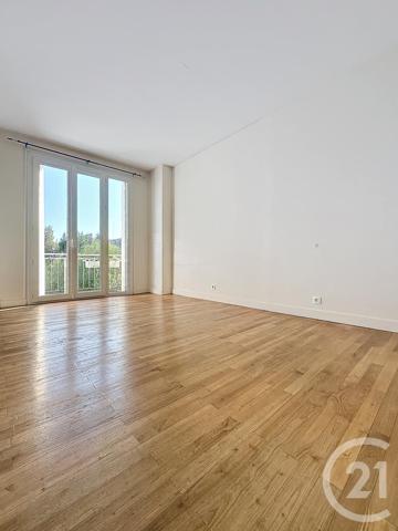 Maison à vendre  10 pièces - 240 m 2   ANGOULEME  - 16