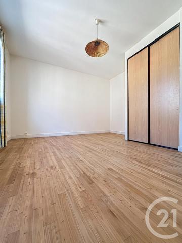 Maison à vendre  10 pièces - 240 m 2   ANGOULEME  - 16