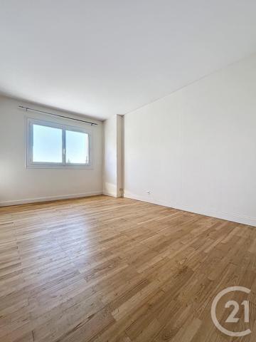 Maison à vendre  10 pièces - 240 m 2   ANGOULEME  - 16