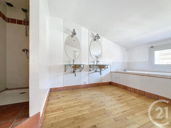 Maison à vendre  10 pièces - 240 m 2   ANGOULEME  - 16