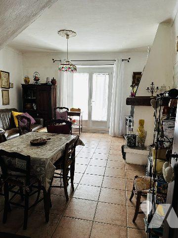 Maison de village avec jardin intérieur