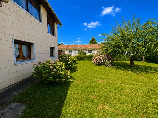 MAISON LAROQUE D'OLMES   2 LOGEMENTS  POSSIBLES