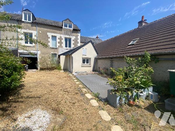 Implantée dans le centre de CELLETTES, charmante maison de ville.
