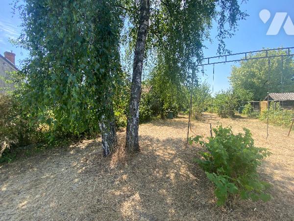 Implantée dans le centre de CELLETTES, charmante maison de ville.