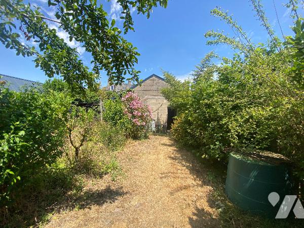 Implantée dans le centre de CELLETTES, charmante maison de ville.