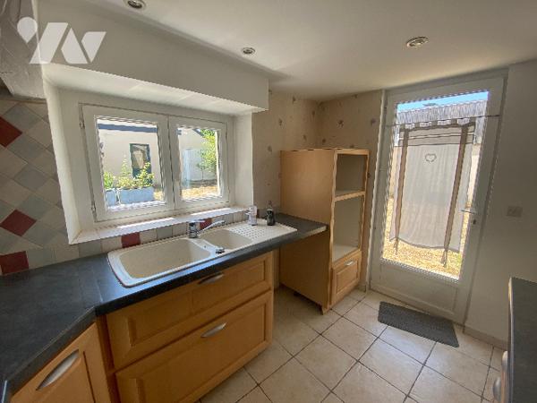 Implantée dans le centre de CELLETTES, charmante maison de ville.