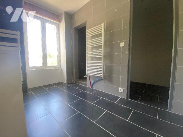 Implantée dans le centre de CELLETTES, charmante maison de ville.