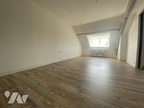 Implantée dans le centre de CELLETTES, charmante maison de ville.