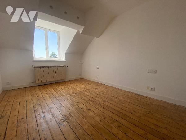 Implantée dans le centre de CELLETTES, charmante maison de ville.