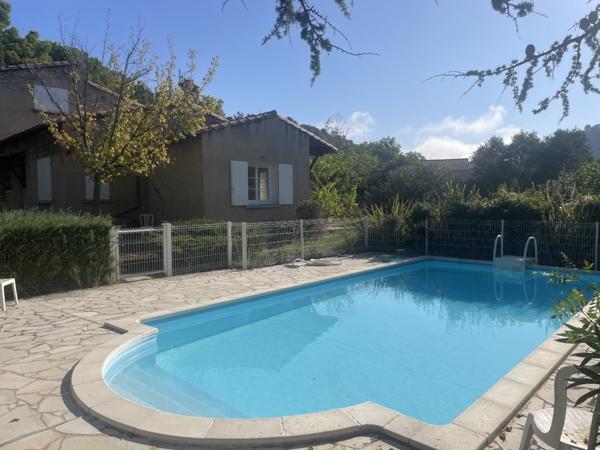 Maison sur 3294 m² de terrain avec piscine