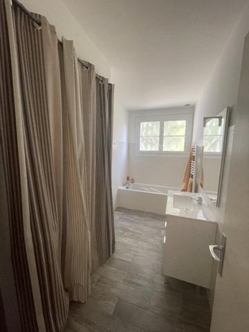 Maison sur 3294 m² de terrain avec piscine