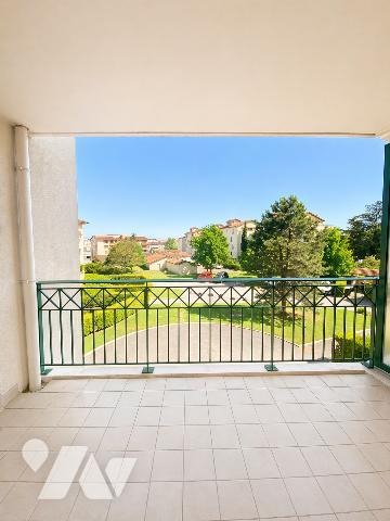 CRAPONNE CENTRE /T2 AVEC GARAGE DOUBLE / BALCON TERRASSE