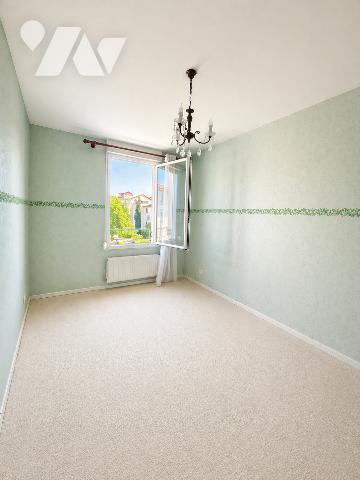 CRAPONNE CENTRE /T2 AVEC GARAGE DOUBLE / BALCON TERRASSE