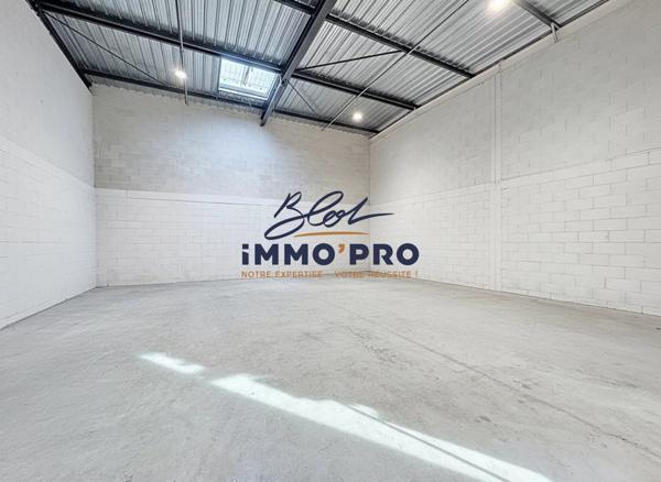 Location Local commercial 140 m2 à Nivolas-Vermelle