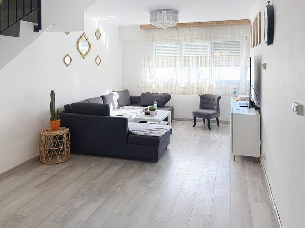 À vendre - Maison, 4 pièces située à Meyzieu (69330)