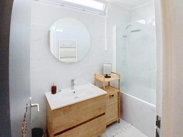 À vendre - Maison, 4 pièces située à Meyzieu (69330)