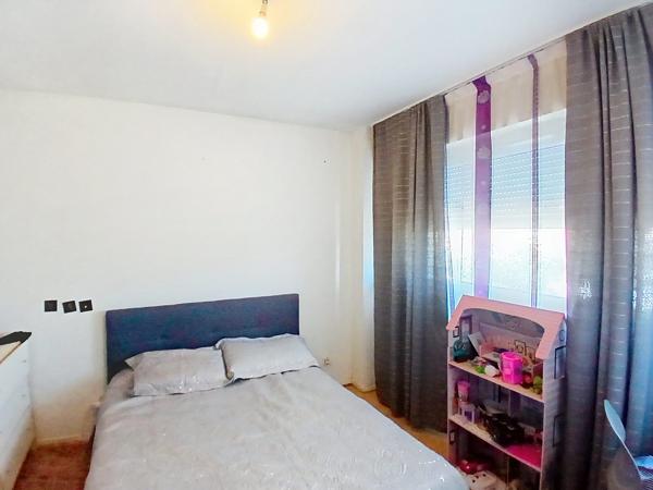 À vendre - Maison, 4 pièces située à Meyzieu (69330)