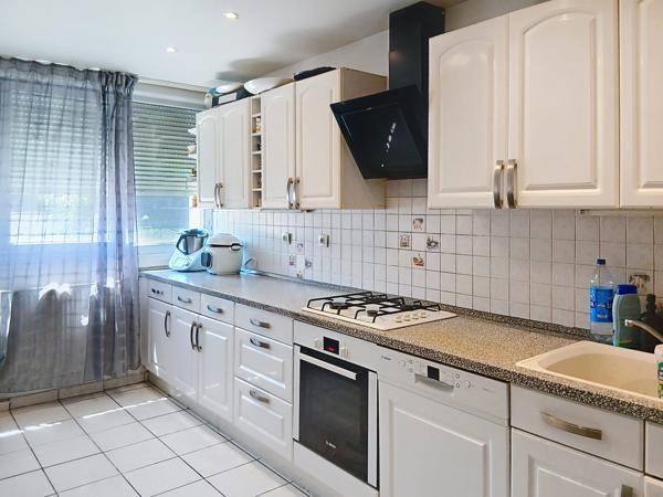 À vendre - Maison, 4 pièces située à Meyzieu (69330)