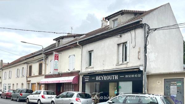 Situé à Épinay-sur-Orge (91360), cet immeuble offre une opportunité unique d'investissement.