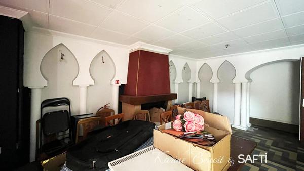 Situé à Épinay-sur-Orge (91360), cet immeuble offre une opportunité unique d'investissement.