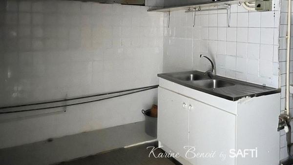 Situé à Épinay-sur-Orge (91360), cet immeuble offre une opportunité unique d'investissement.